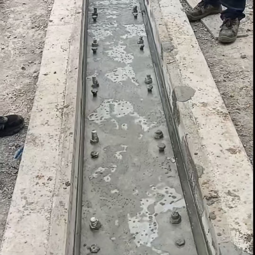 高雄市港口码头起重机龙门吊重型机械设备稳固用早强快凝轨道胶泥